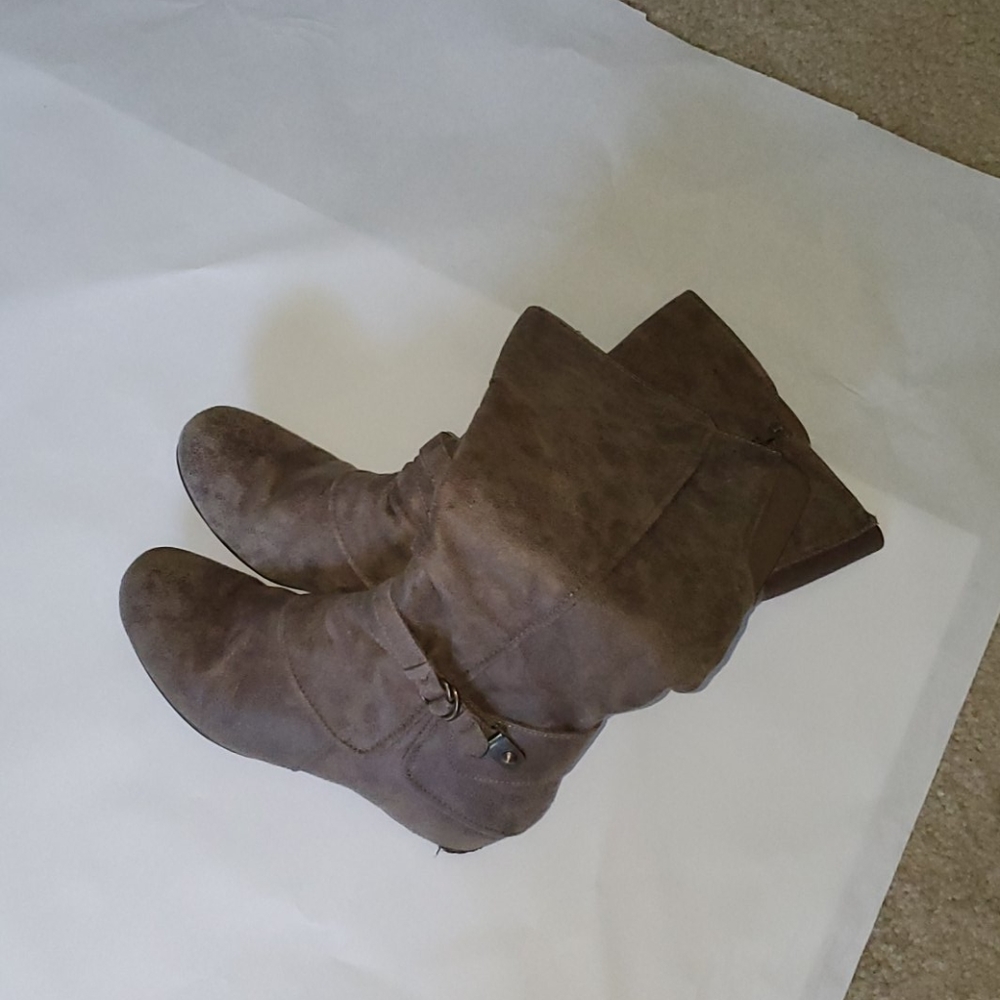 brown boots